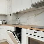 Cosy With Balcony By Renters * ורוצלב