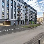 Cosy With Balcony By Renters *