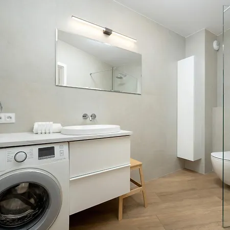 Cosy With Balcony By Renters ורוצלב