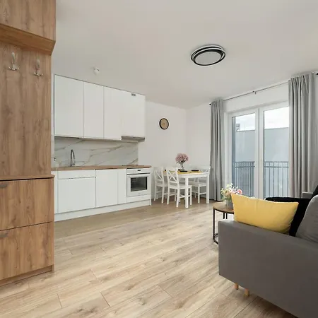 Cosy With Balcony By Renters דירה *