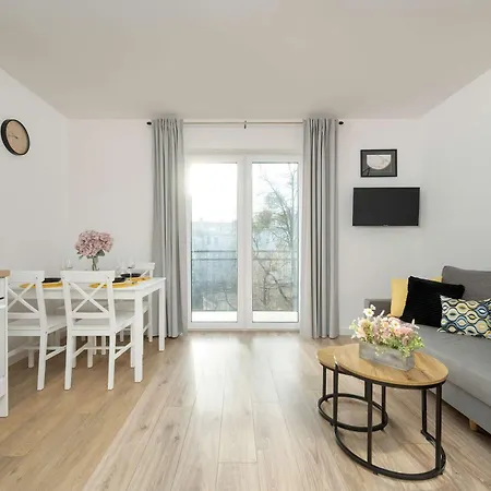 Cosy With Balcony By Renters דירה *