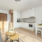 Cosy With Balcony By Renters *