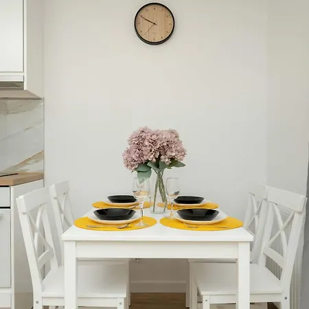 Cosy With Balcony By Renters Daire *