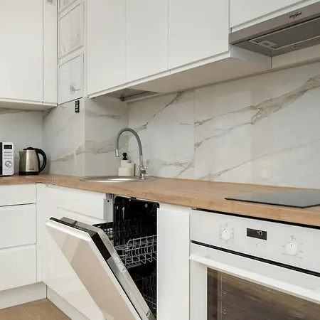 Cosy With Balcony By Renters * Wroclaw