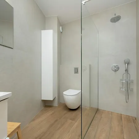 Cosy With Balcony By Renters Daire