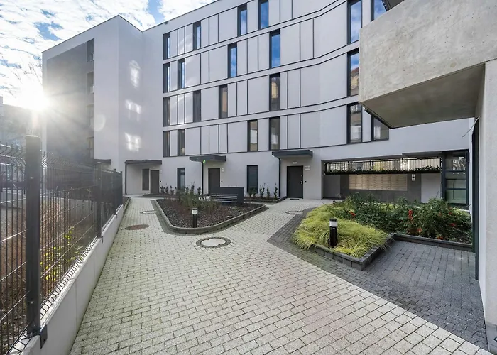 Cosy With Balcony By Renters Βρότσλαβ