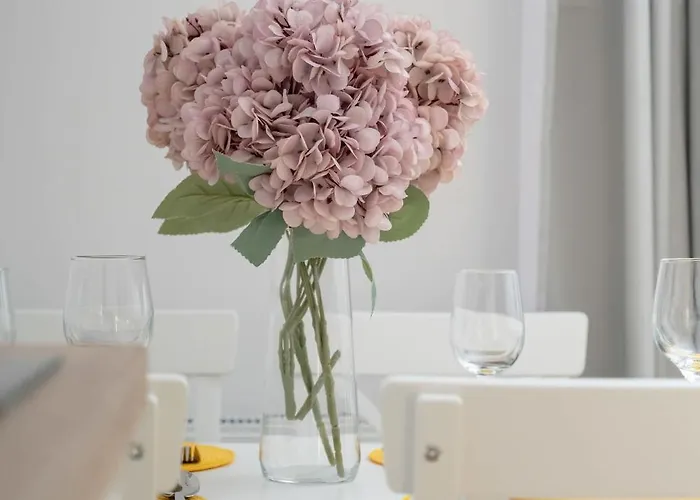 Cosy With Balcony By Renters Διαμέρισμα *