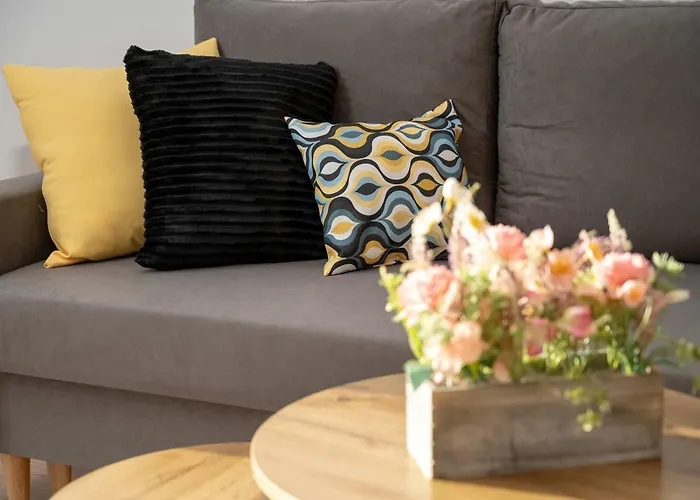 Cosy With Balcony By Renters Βρότσλαβ