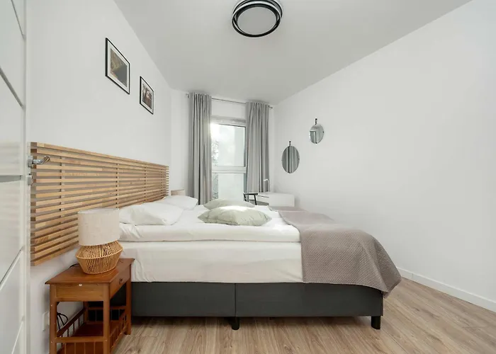 Cosy With Balcony By Renters *