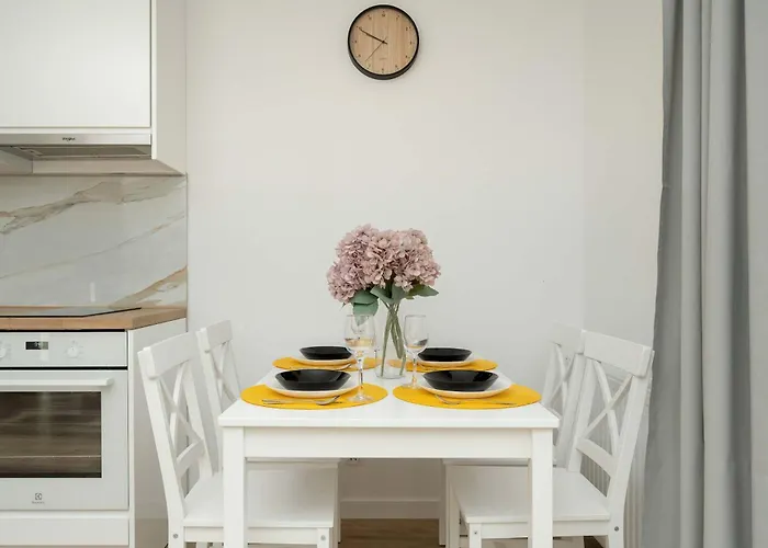 Cosy With Balcony By Renters Apartament *